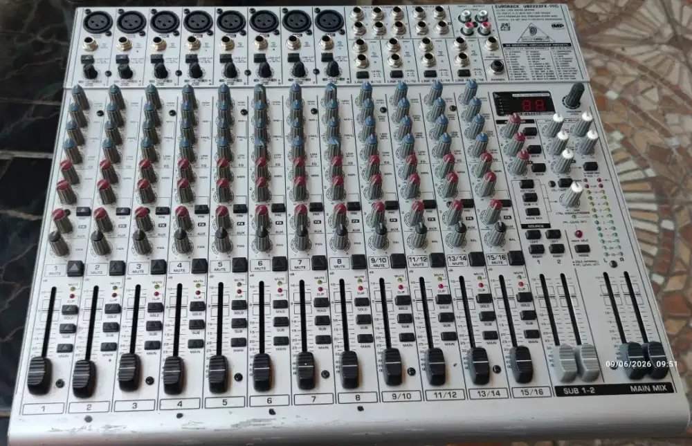 Behringer EURORACK UB2222FX-PRO