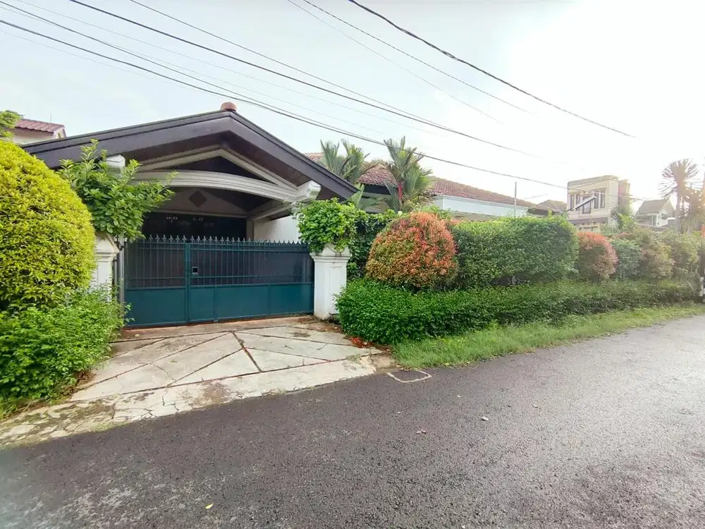 Rumah Dijual Duren Sawit-SHM, 5 kamar, garasi luas, siap huni.