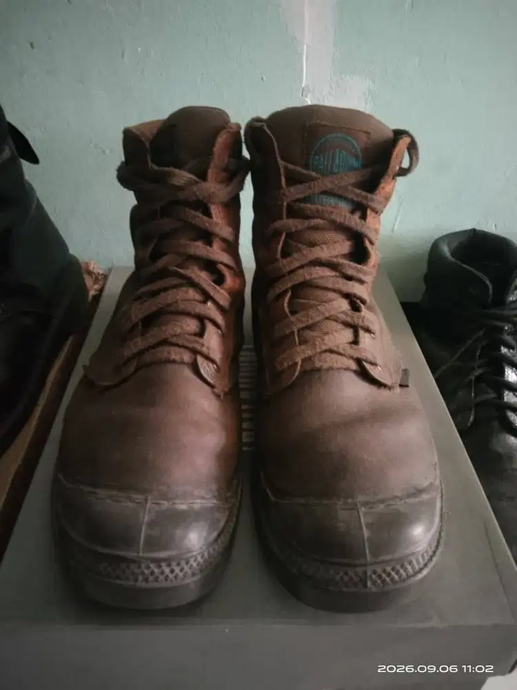 Sepatu Boot Coklat Pria