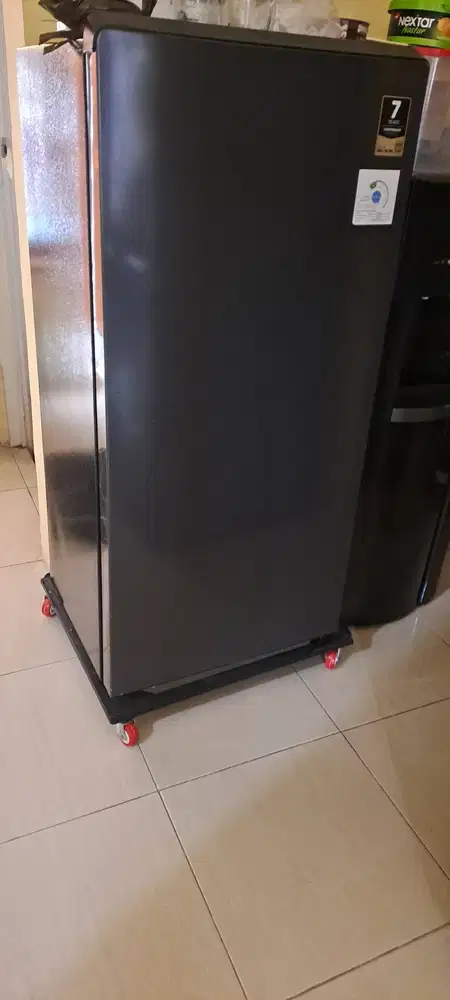 Jual kulkas bekas merek aqua