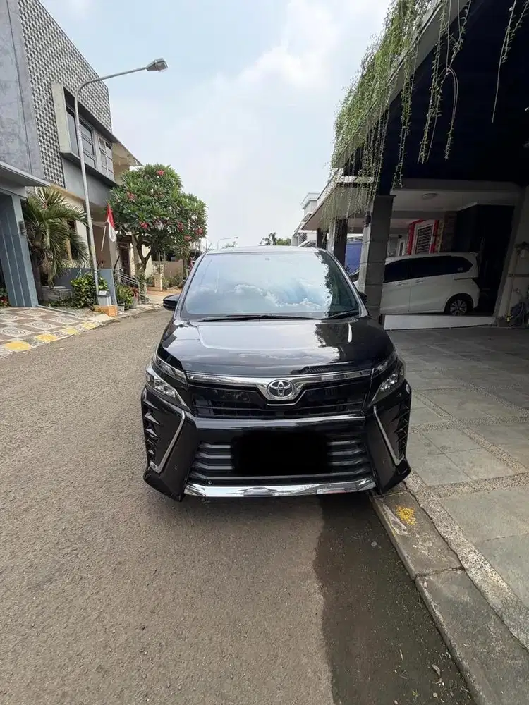 Toyota VOXY 2018