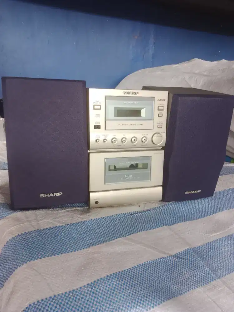 Radio type Sharp kondisi bekas normal