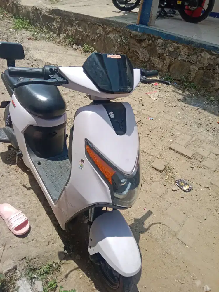 dijual sepeda listrik uwinfly masih glowing