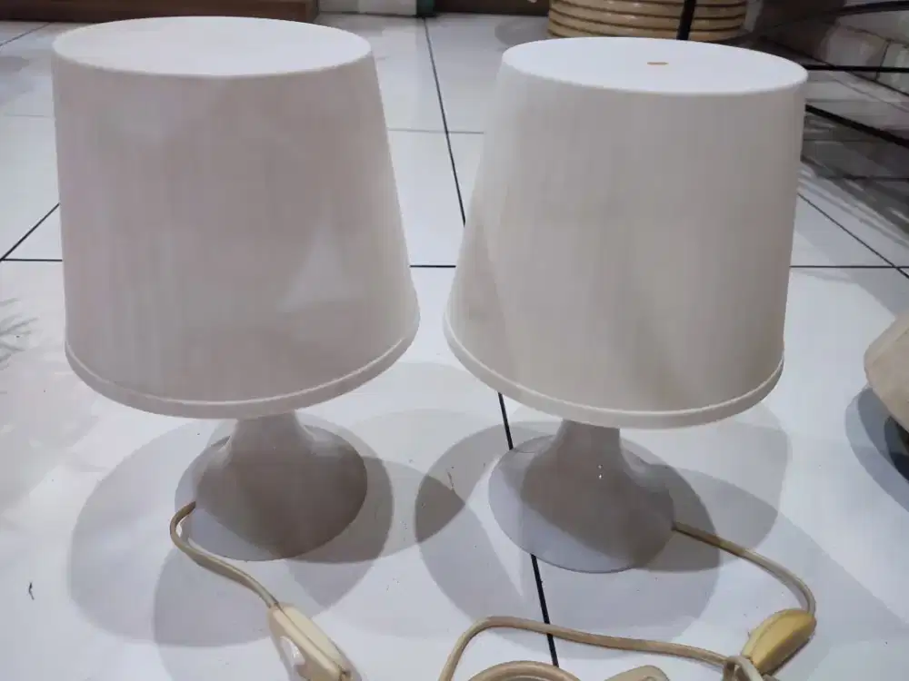 Lampu meja ikea