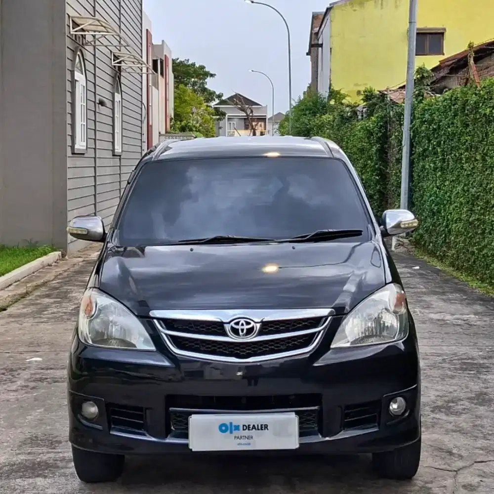 TOYOTA AVANZA 1,3 G MANUAL 2011 HITAM