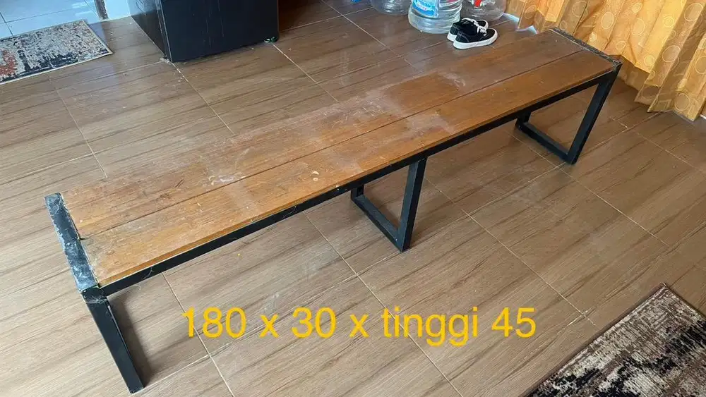 Kursi panjang besi