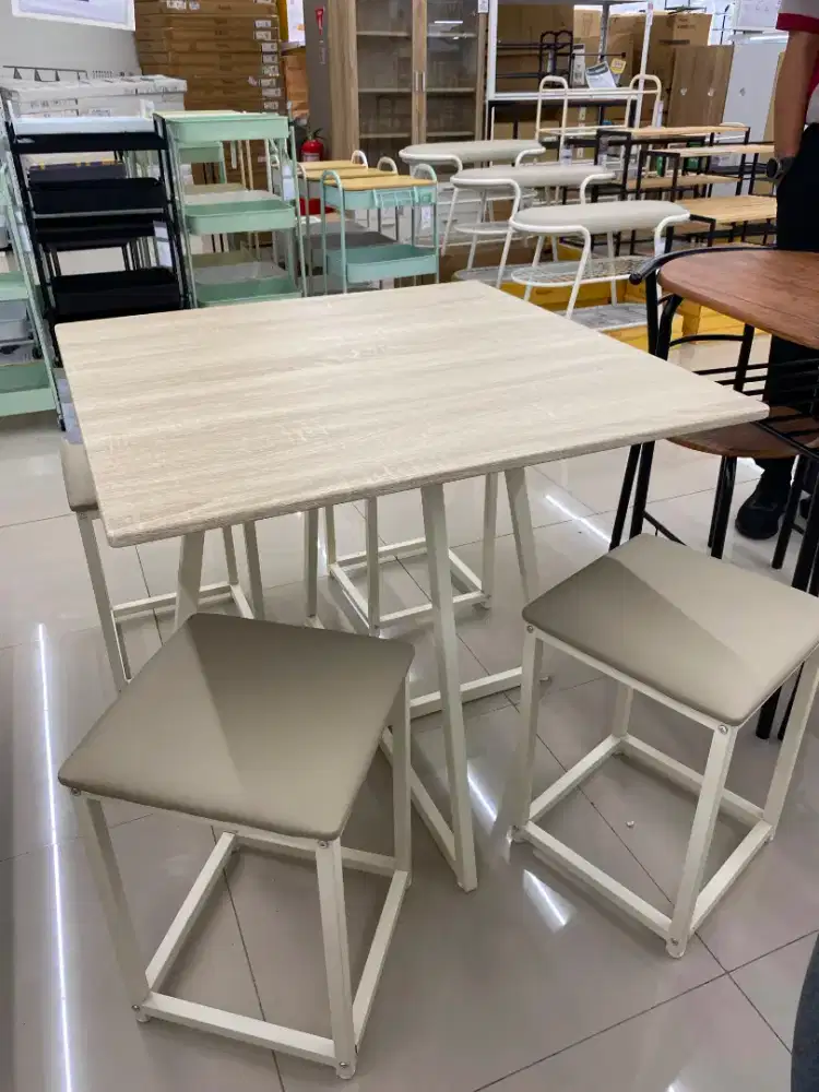 Venya table set with stools