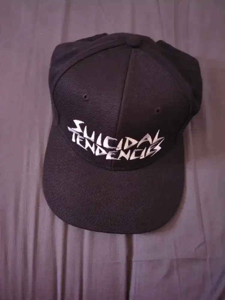 Topi Suicidal Tendencies