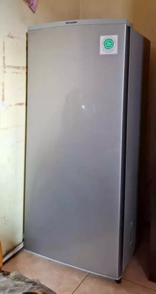 Jual freezer kulkas merk Sharp kondisi normal