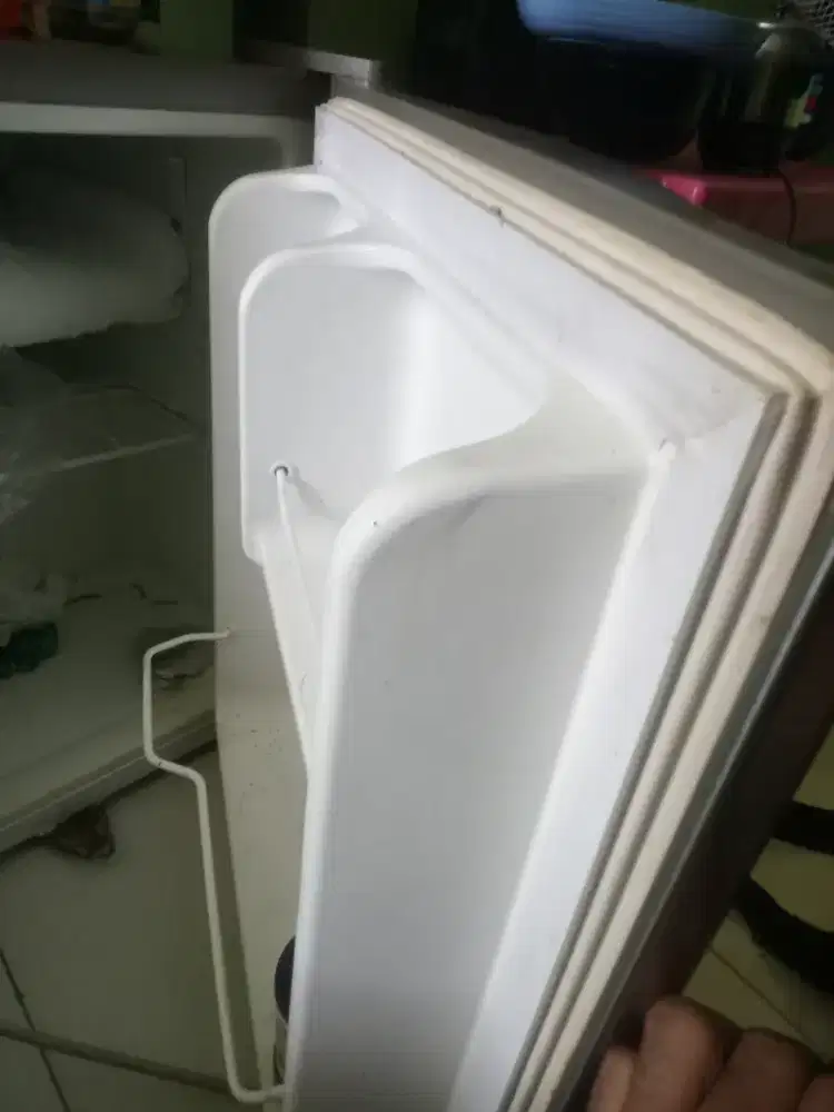Kulkas mini bekas