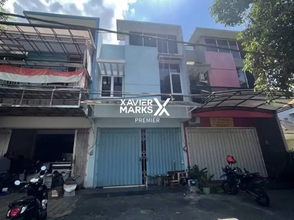 DIJUAL Ruko Terawat 3Lt Kondisi Bagus Dg Area Parkir Memadai Siap Huni Lokasi Strategis Tengah Kota Cocok untuk Kantor atau Usaha Lain di JL Kawi