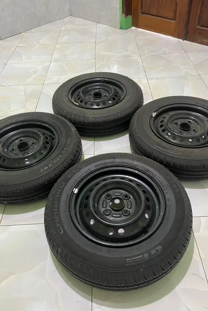 1 Set Velg Ban R13 Copotan Ayla Tipe M Kondisi Like NEW Siap Pasang