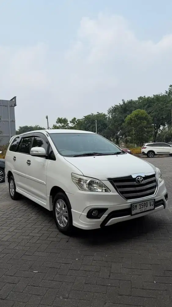 Grand Innova G Lux 2.0 Matic bensin 2014 km 50 rb an Asli