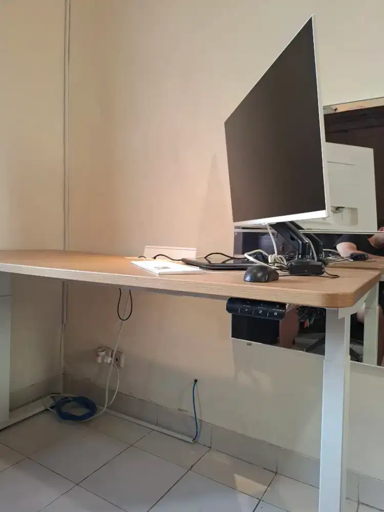Meja Kerja Ekektrik Manual Otomatis