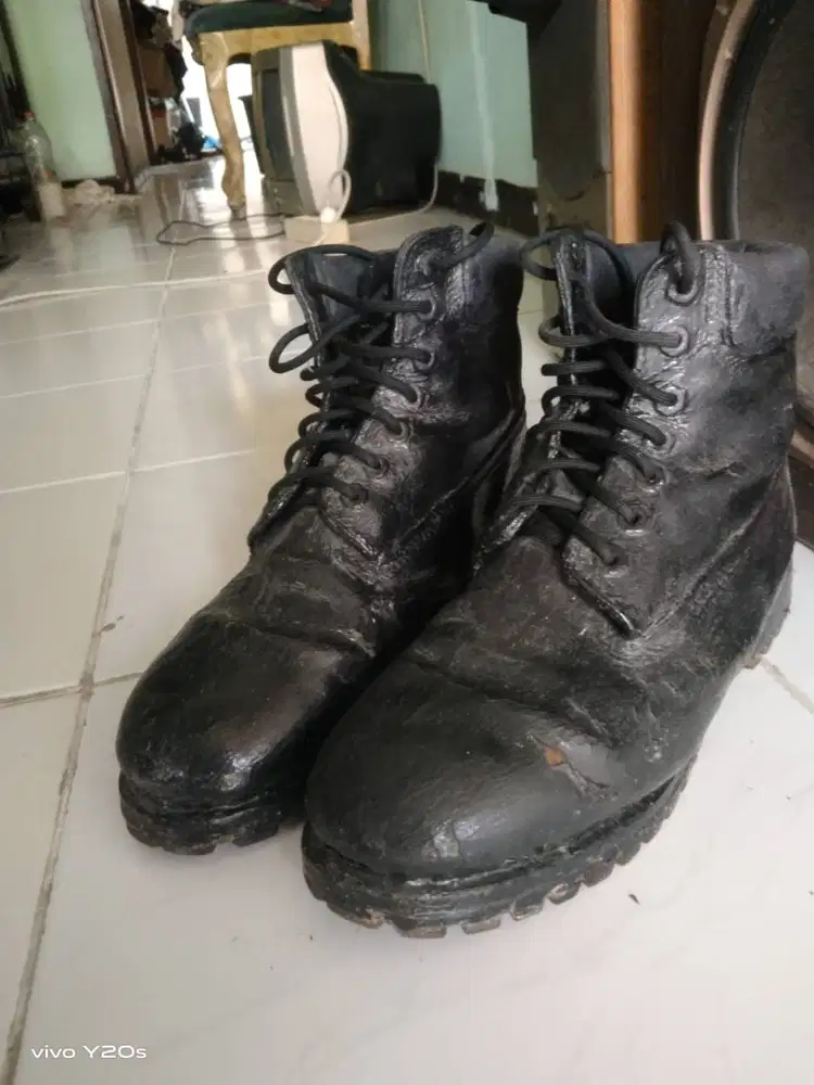 Sepatu Boot HItam Pria