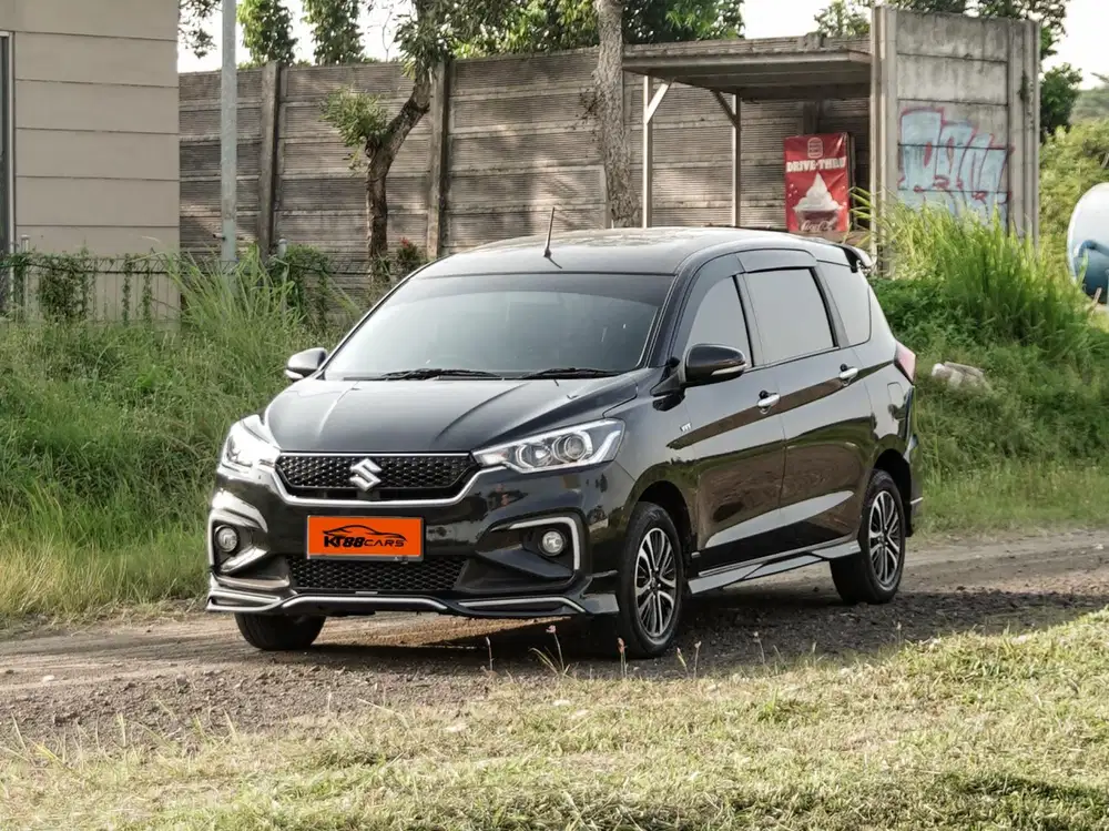Suzuki Ertiga Sport Hybrid 1.5 AT 2023 hitam ganjil