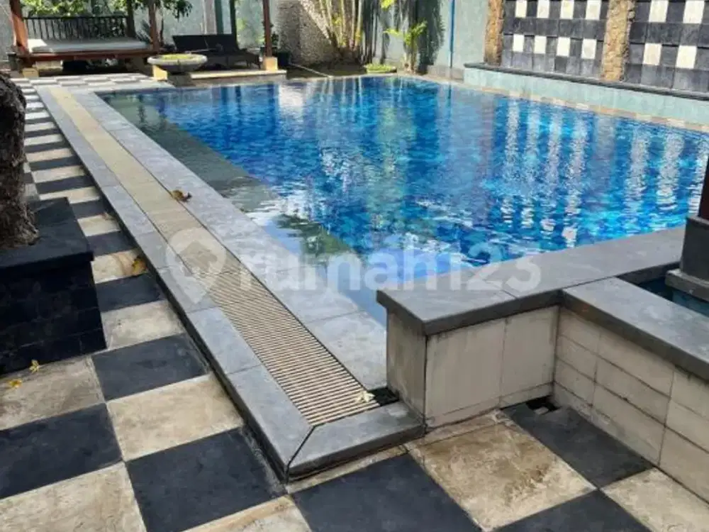 Vila Klasik Mewah di Kerobokan, Premium Area Strategis