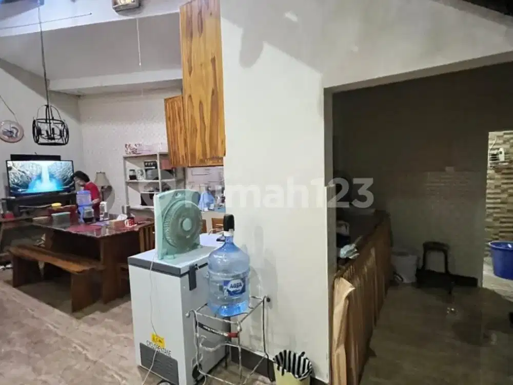 Rumah Besar, Daerah Tenang dan Dekat Semua Fasilitas