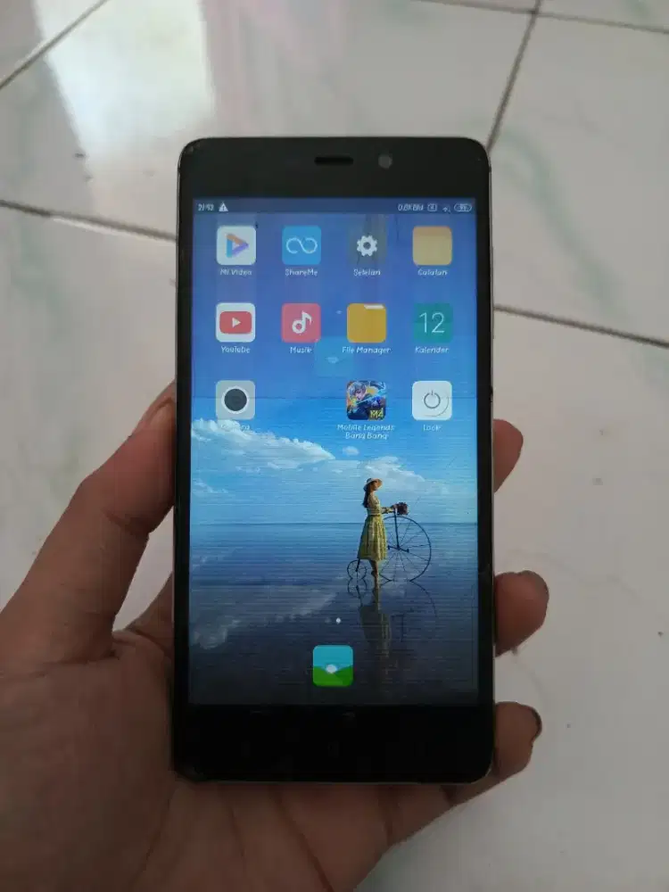 XIAOMI REDMI 4 PRIME 3/32 KONDISI SEPERTI DI FOTO (NO BATRE)