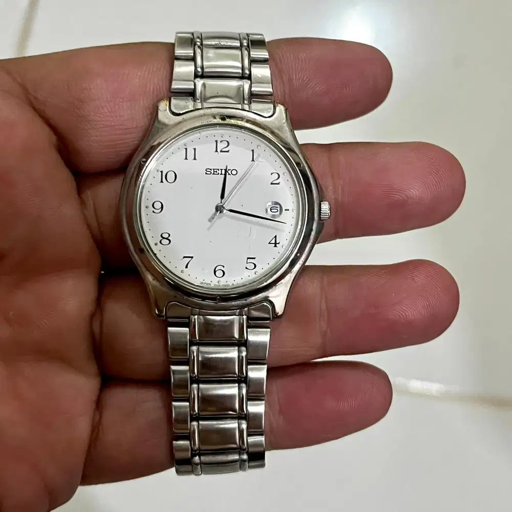 seiko Quartz vintage white dial