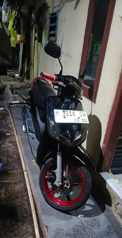 Mio smlie warna hitam