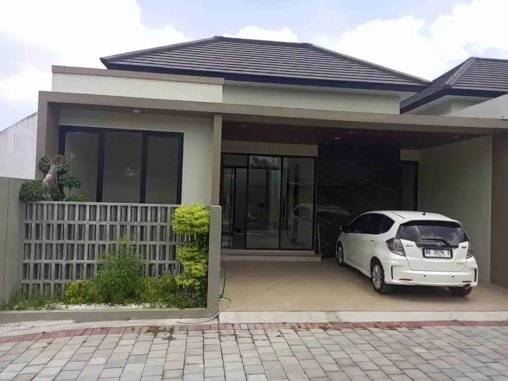 Rumah mewah siap huni dekat stadion maguwoharjo.