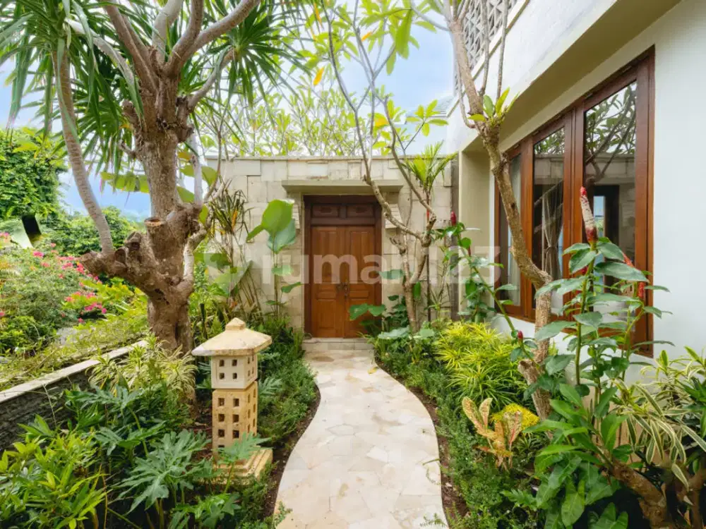 Villa Nyaman di Area Tenang - Private Pool Besar, Siap Huni