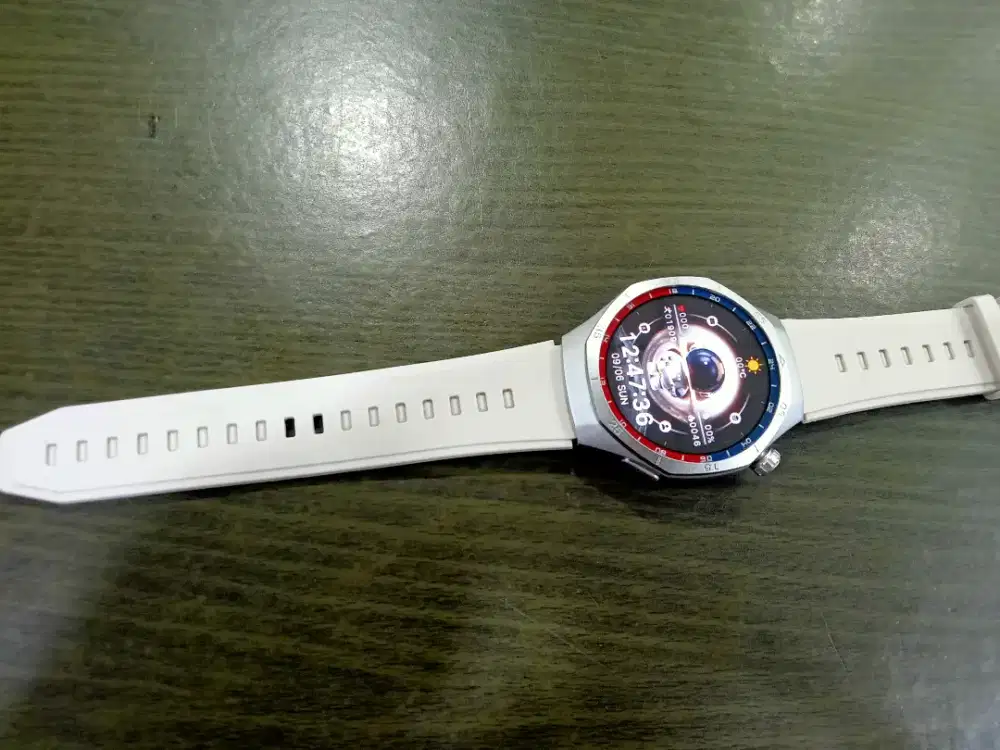 Jam smartwatch cocok buat olahraga.lari atau bersepeda