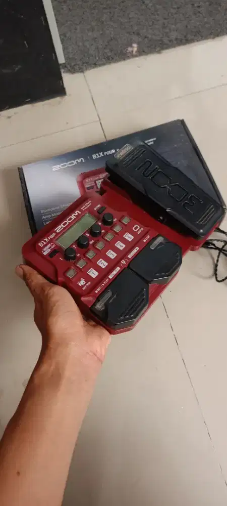 efek bass zoom b1x four