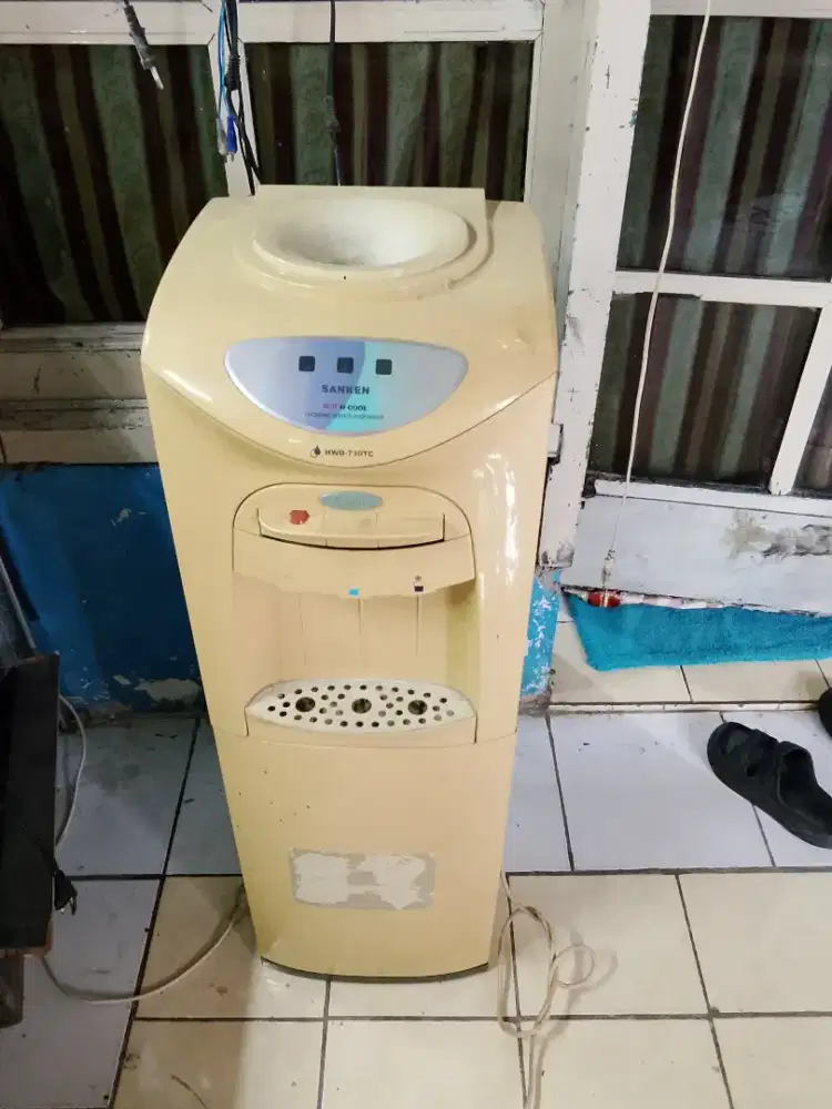 Dispenser dingin asli kulkas ya