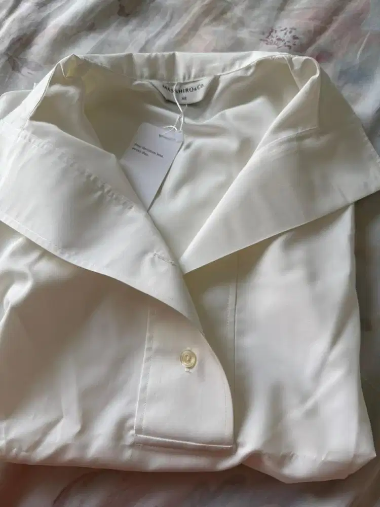 MASSHIRO&Co. Akio White XS – NEW, Belum Pernah Dipakai