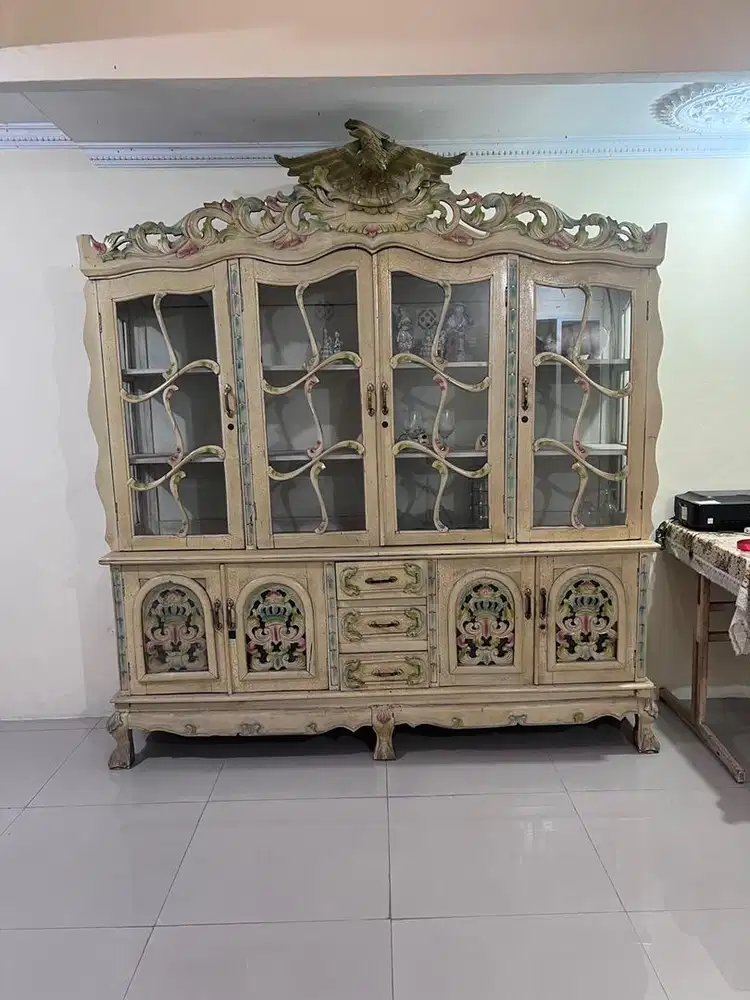 Bufet Antik Garuda retak 1000, jati second