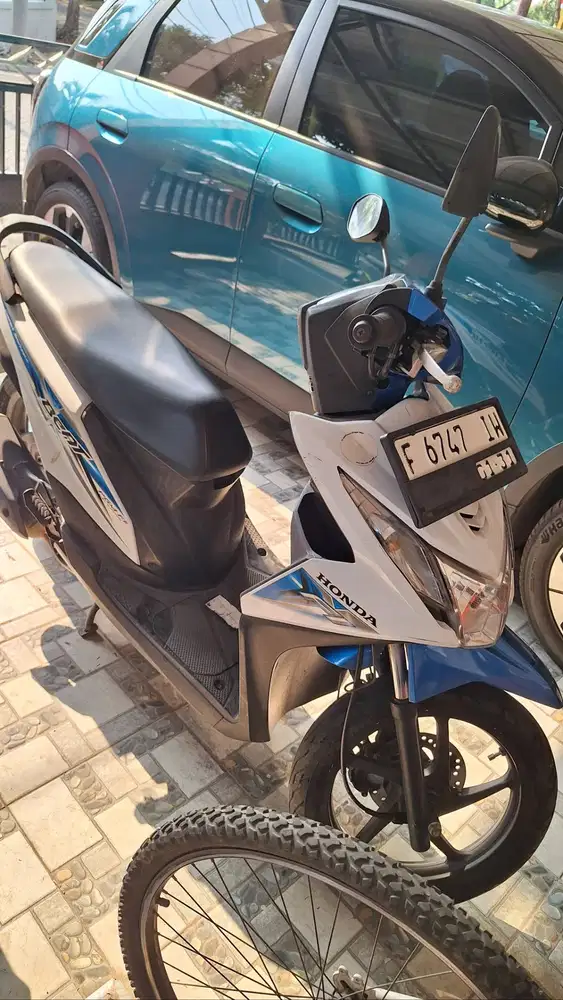 Honda Beat Putih Biru 2016