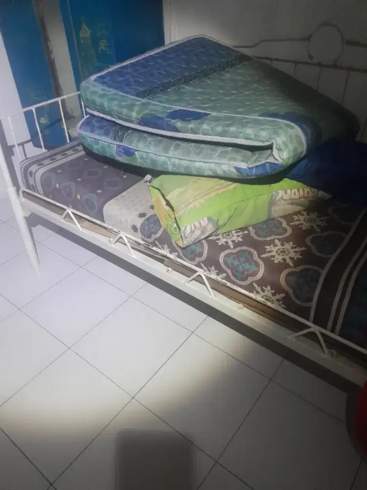 Keranjang tidur besi