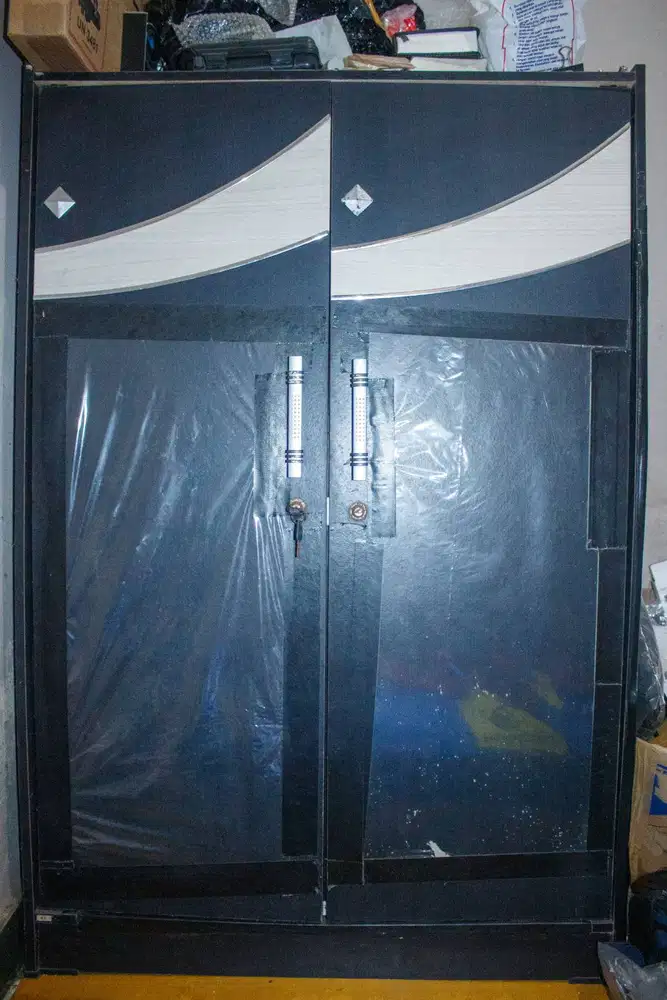 Lemari pakaian kayu sedang 130x90 cm