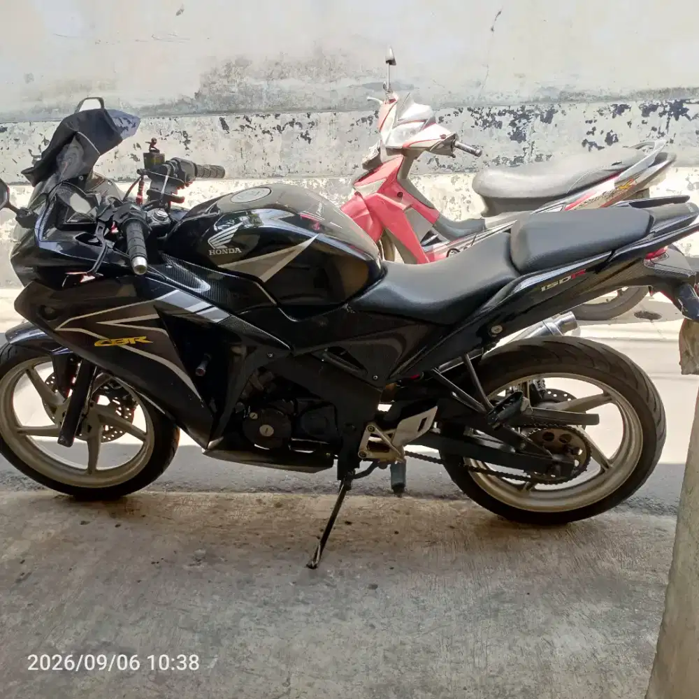 Jual CBR 150 cbu surat lengkap pajak off 1x plat panjang.