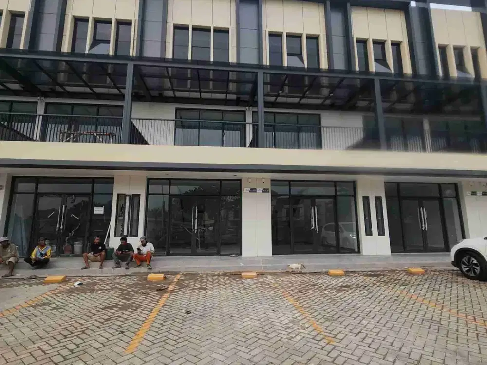 Di sewakan Ruko baru depan alun alun bintaro
