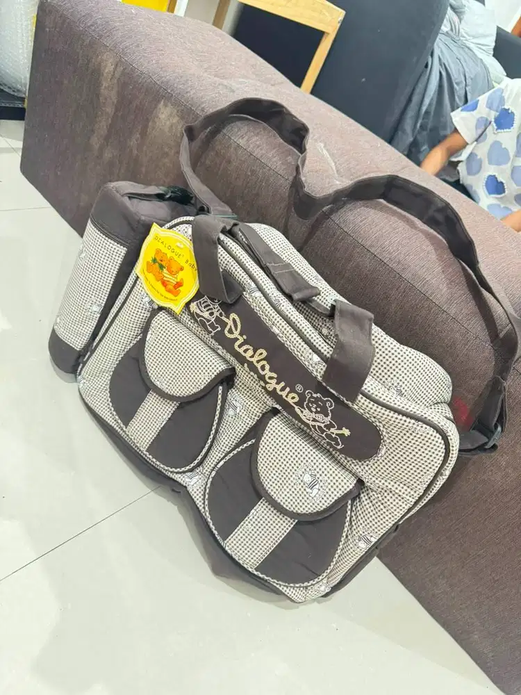 Tas Perlengkapan Bayi Merk Dialogue