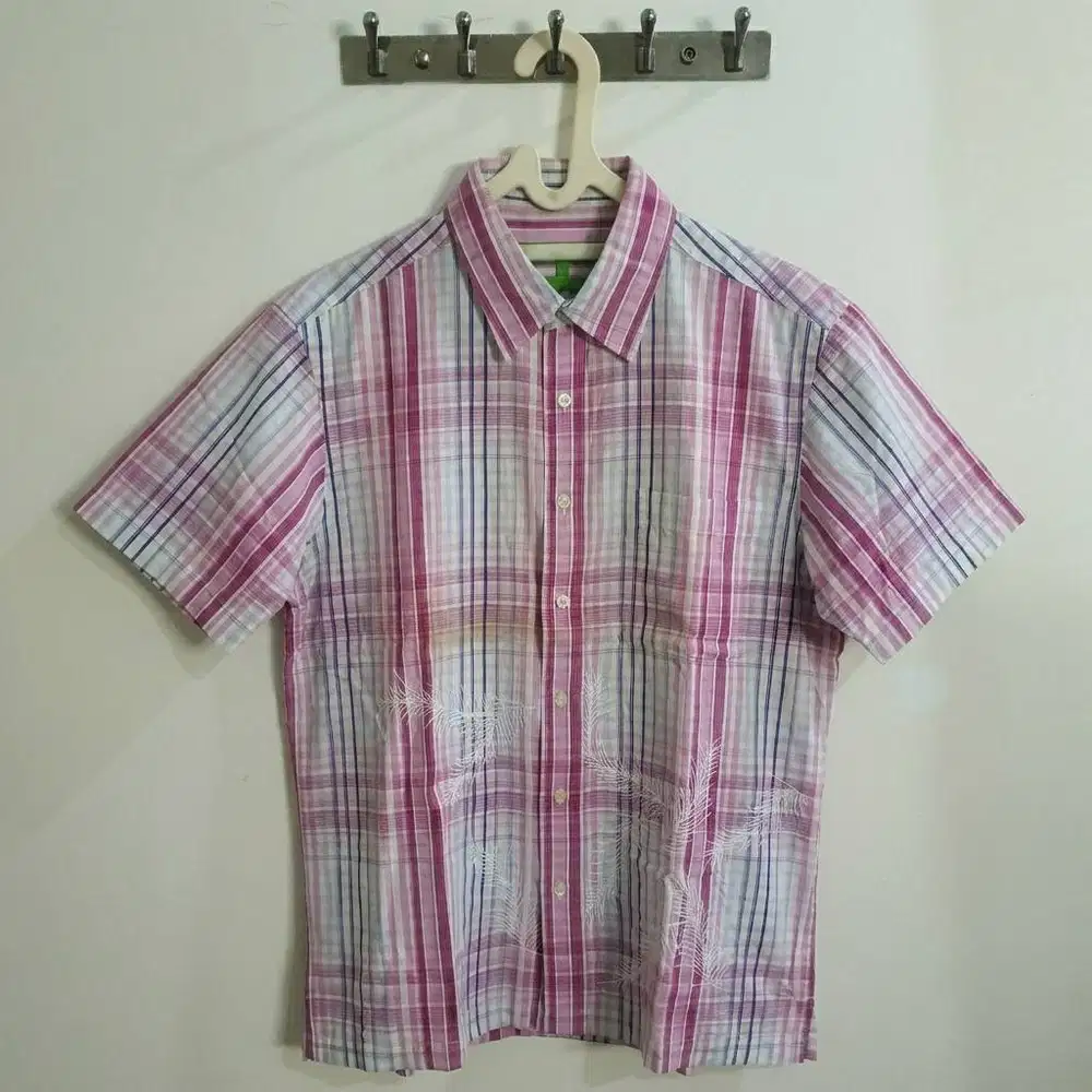 Kemeja Pria Bossini Lengan Pendek Motif Garis Pink Size L (55cmx72cm)