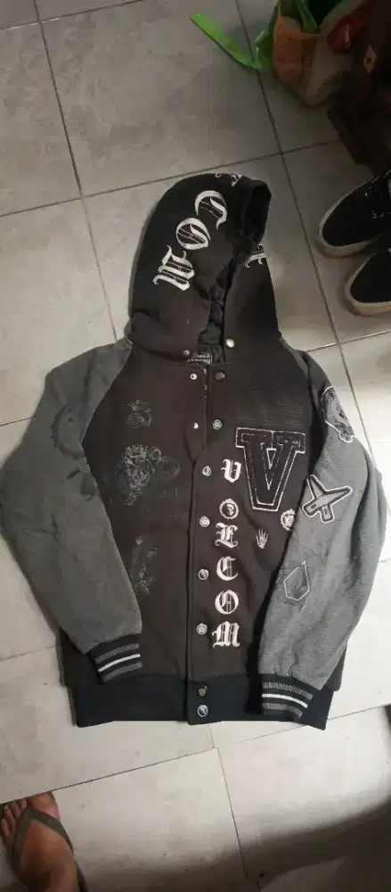 Jaket Varsity Volcom