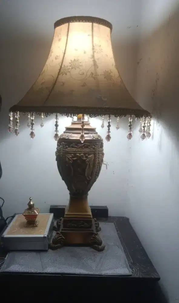 Lampu meja hias