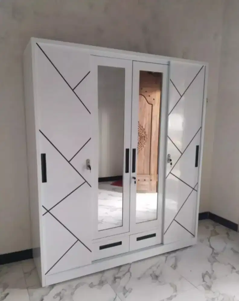 LEMARI PAKAIAN SLEDING 4 PINTU 160