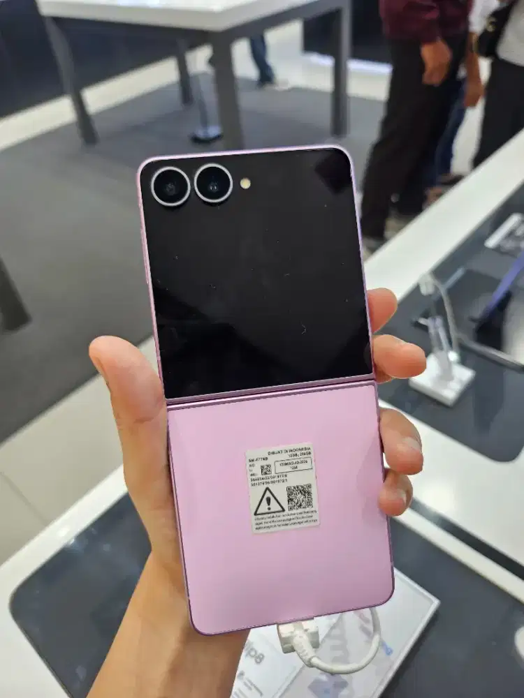 SAMSUNG GALAXY Z FLIP8 GARANSI RESMI SEIN 1 TAHUN