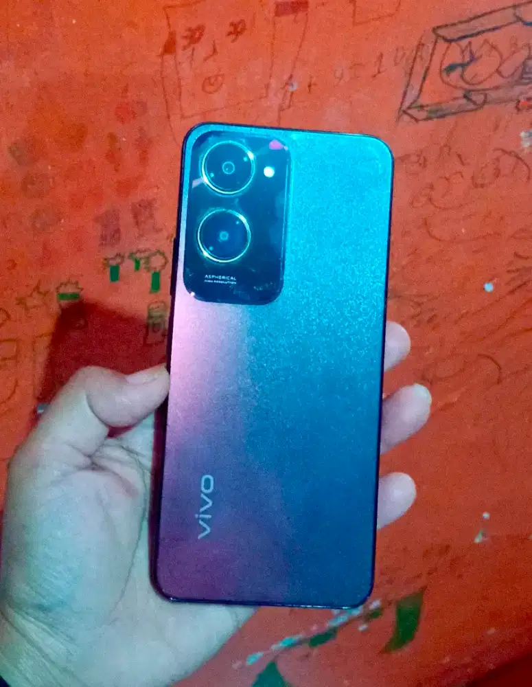 Vivo y18 ram 4+4/64 Nominess
