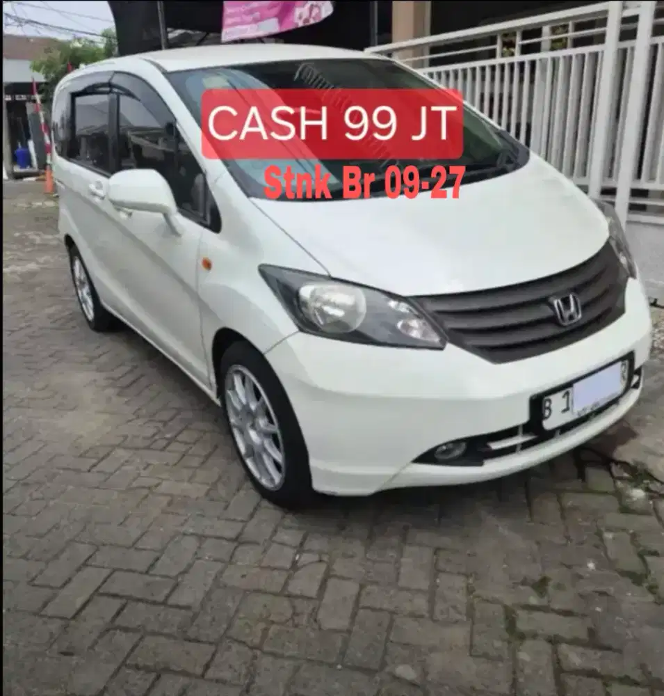 Honda freed th thn 2011  putih
