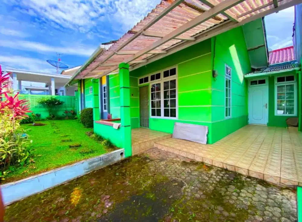 Di jual butuh vila siap huni lokasi di Cipanas luas tanah 225 mtr