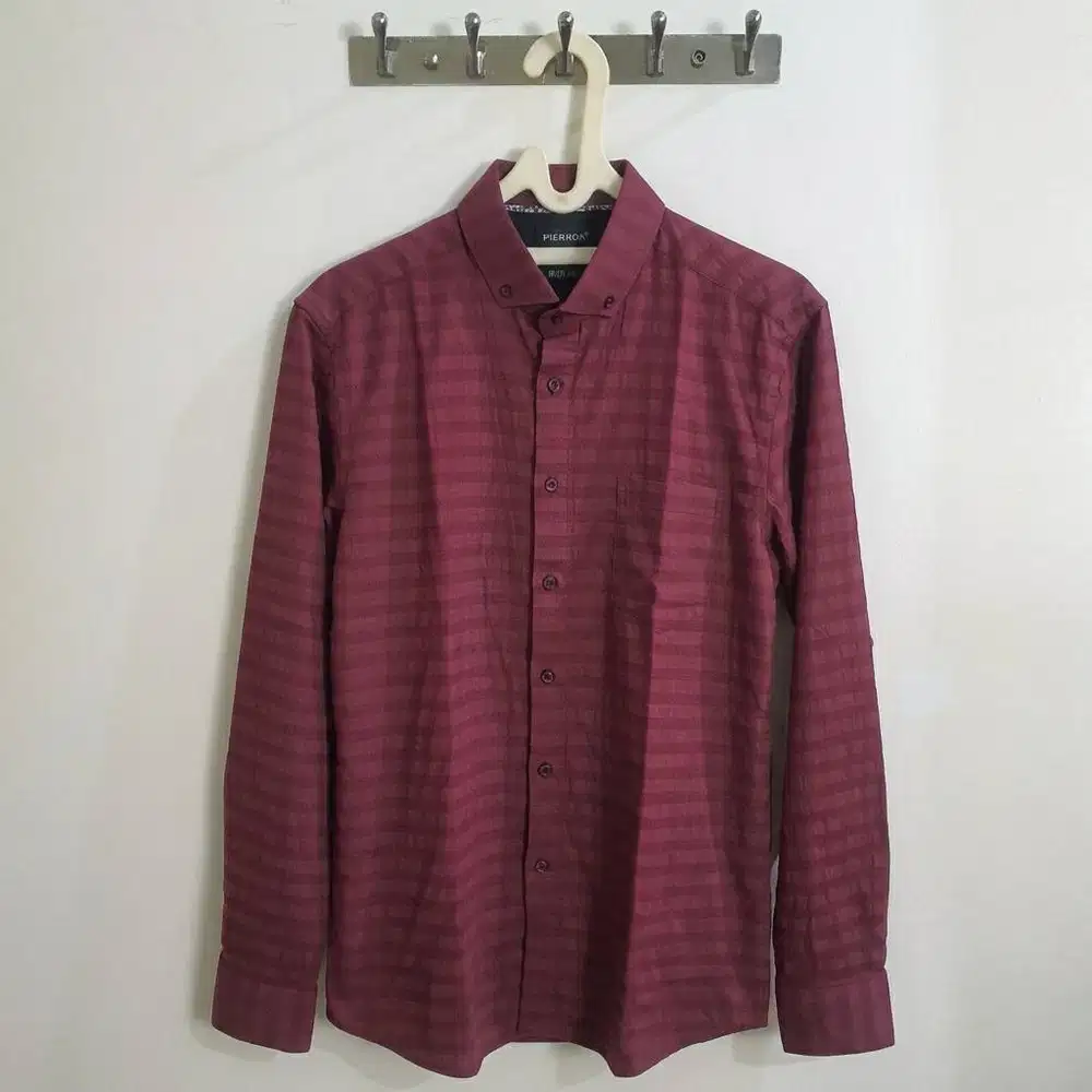 NEW Kemeja Pierrox Pria Lengan Panjang Merah Maroon XL Slimfit (50x73)
