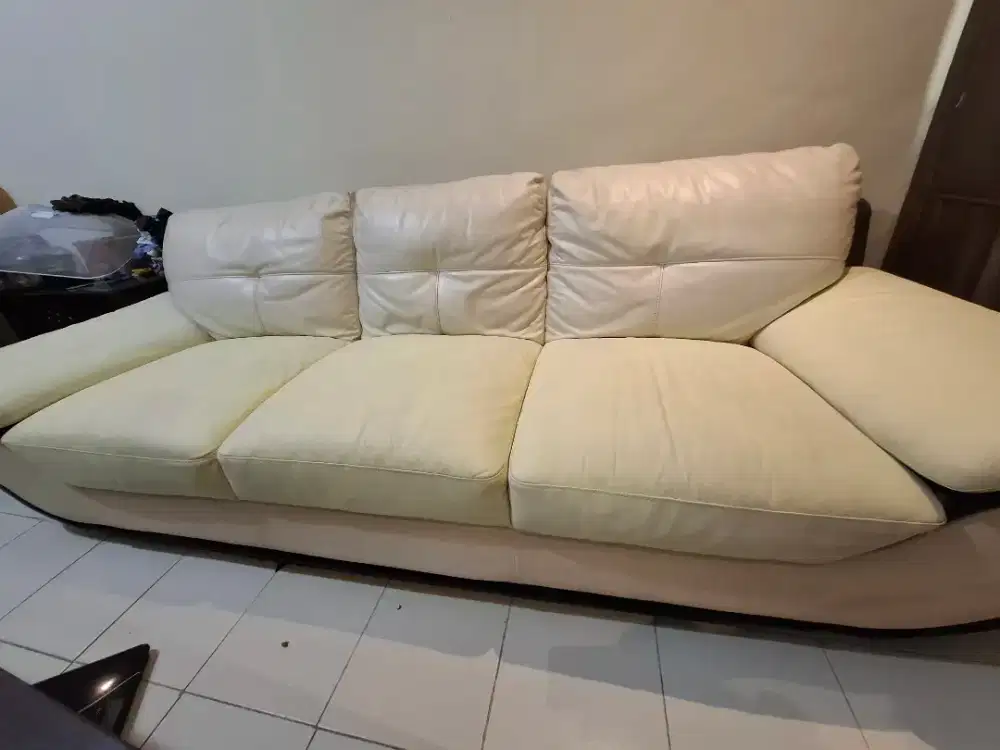 Sofa informa bahan kulit sintetis tebal