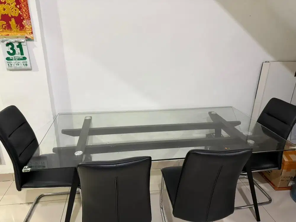 Meja makan informa + 4 kursi makan