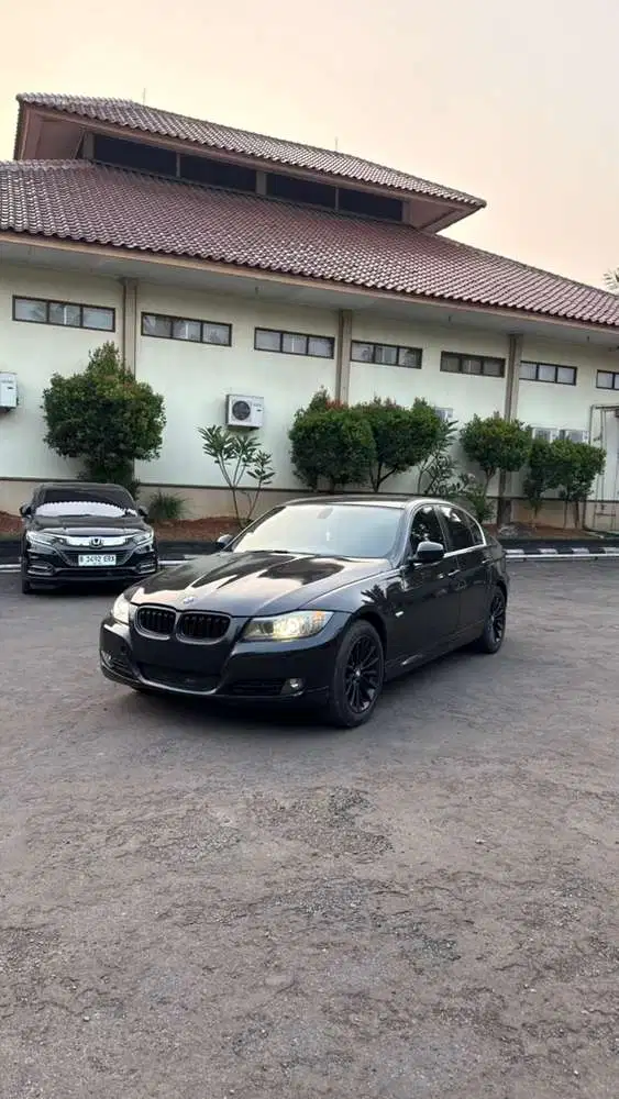 BMW 320i 2011 Bensin